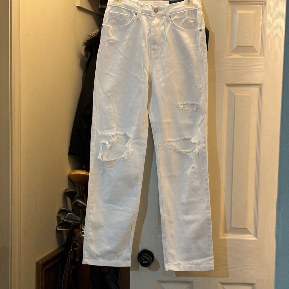 NWT - Wild Fable White Straight Leg Jeans with Distressed Knees! - Picture 3 of 9